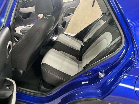 Used 2021 Hyundai Venue SEL w/ Premium Package FWD image 12