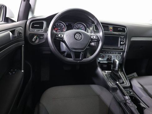 Used 2018 Volkswagen Golf S image 29