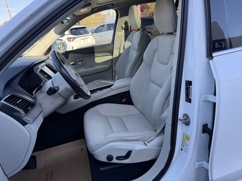 Certified 2023 Volvo XC90 B5 Plus w/ Protection Package Premier image 9
