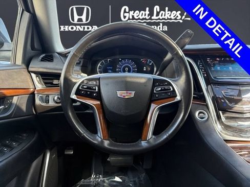 Used 2017 Cadillac Escalade ESV Luxury RWD image 12