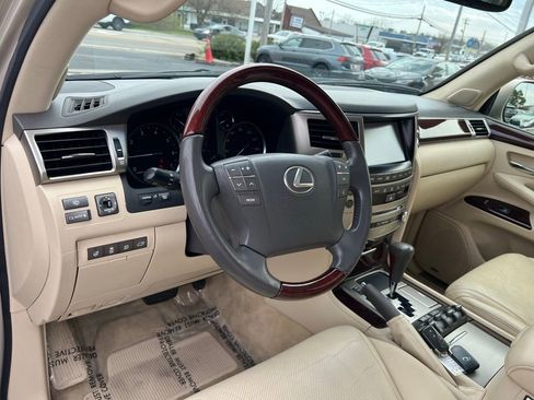 Used 2013 Lexus LX 570 4WD w/ Luxury Pkg image 11