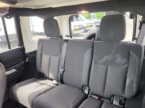 Used 2018 Jeep Wrangler Unlimited Sahara AWD/4WD image 25