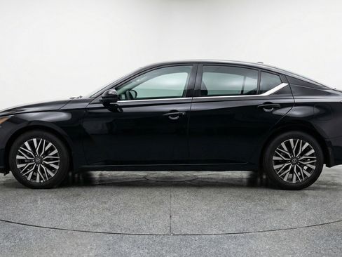 Used 2025 Nissan Altima 2.5 SV image 5