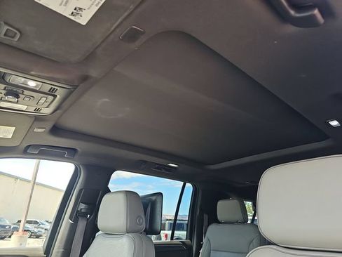 Used 2021 GMC Yukon XL SLT w/ SLT Premium Package AWD/4WD image 16