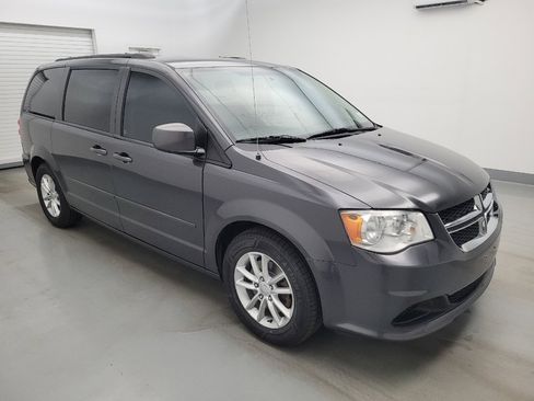 Used 2016 Dodge Grand Caravan SXT w/ Rear Park Assist Package FWD image 11