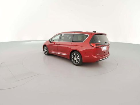 New 2026 Chrysler Pacifica Pinnacle image 8