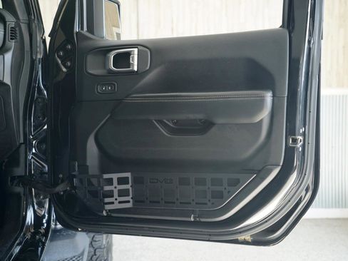Used 2018 Jeep Wrangler Unlimited Sahara AWD/4WD image 32