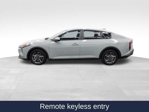 Used 2025 Kia K4 LXS image 6