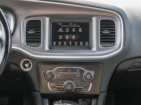 Used 2022 Dodge Charger SXT RWD image 15