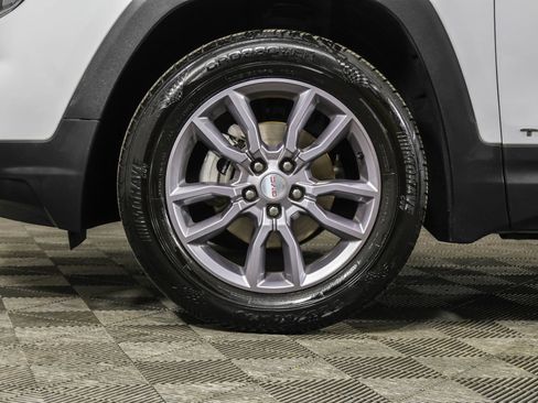 Used 2023 GMC Terrain SLT image 22