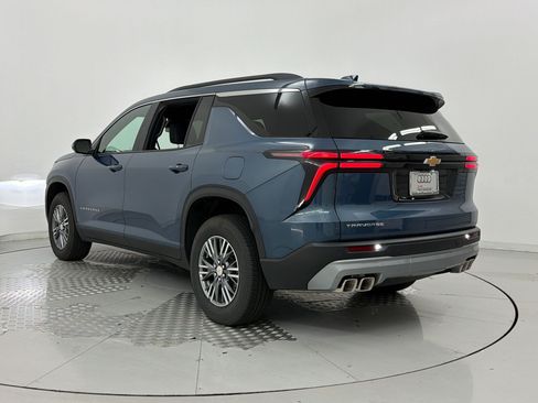 Used 2026 Chevrolet Traverse LT FWD image 3