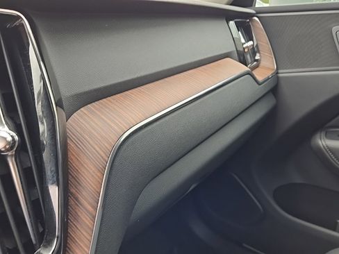 Certified 2022 Volvo XC60 B5 Momentum w/ Climate Package image 16