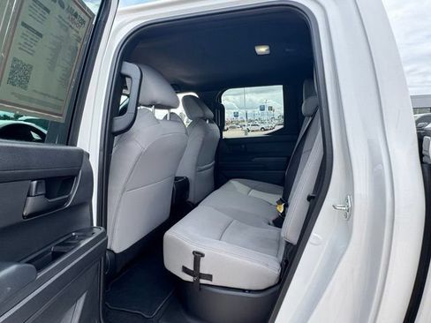 Used 2024 Toyota Tacoma SR5 AWD/4WD image 33