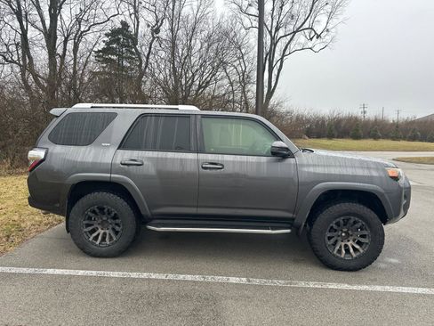 Used 2014 Toyota 4Runner SR5 image 15