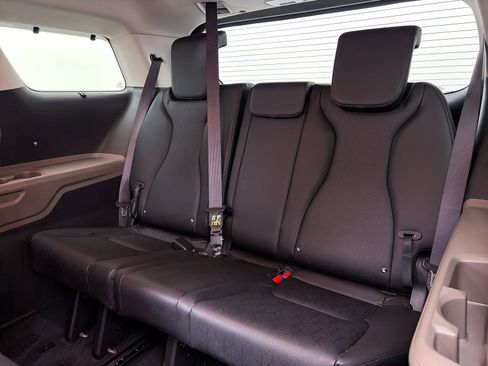 Certified 2025 Kia Carnival EX FWD image 39