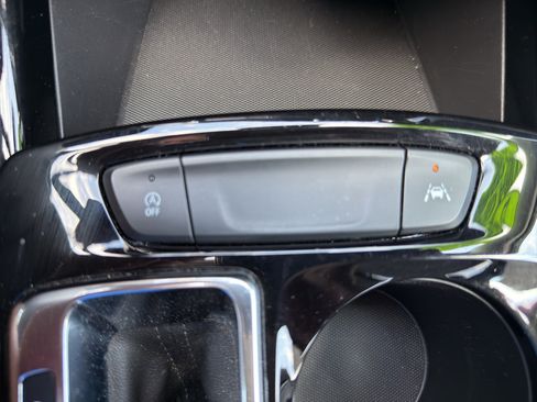Used 2025 Chevrolet Trax LT FWD image 27