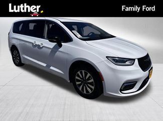 Used 2024 Chrysler Pacifica Limited FWD video 1
