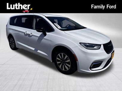 Used 2024 Chrysler Pacifica Limited