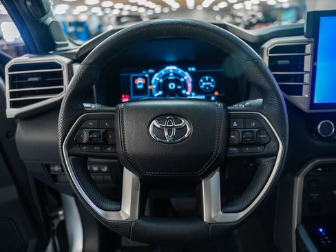 Used 2025 Toyota Tundra Limited AWD/4WD image 32