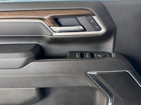 Used 2025 Chevrolet Silverado 2500 LT w/ Convenience Package image 17