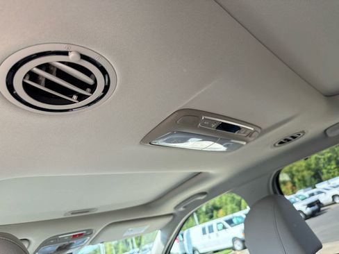 Used 2025 Kia Telluride SX w/ SX Captain's Chair Package FWD image 27