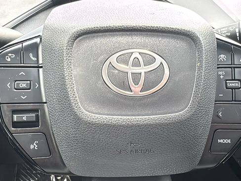 Used 2024 Toyota Prius XLE FWD image 27