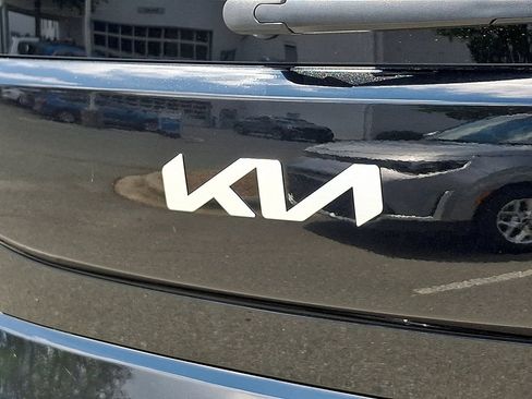 Used 2025 Kia Soul LX w/ LX Technology Package FWD image 29