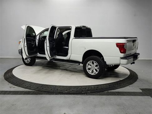 Used 2019 Nissan Titan SV w/ SV Convenience Package image 13