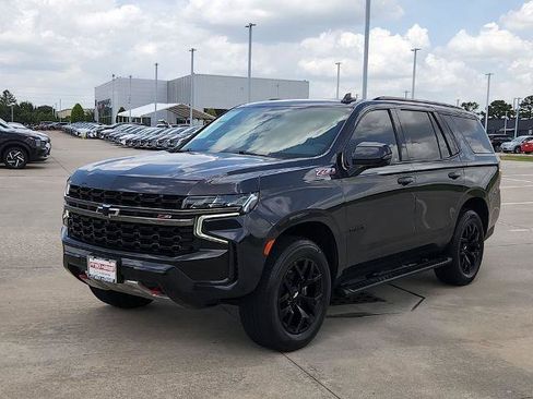 Used 2022 Chevrolet Tahoe Z71 w/ Luxury Package AWD/4WD image 9