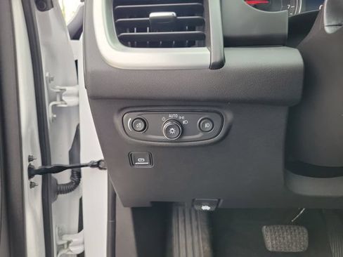Used 2024 GMC Terrain SLT FWD image 16