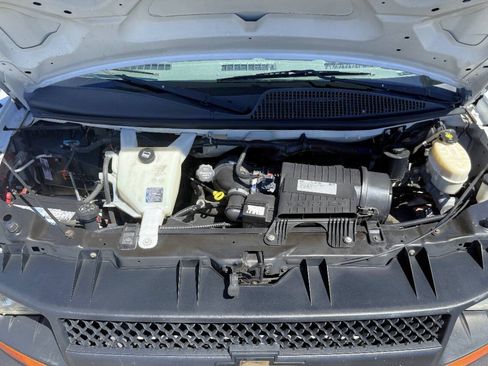 Used 2017 Chevrolet Express 2500 RWD image 30