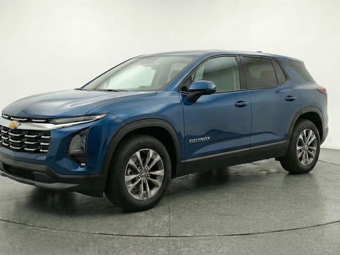 Used 2025 Chevrolet Equinox LT image 3