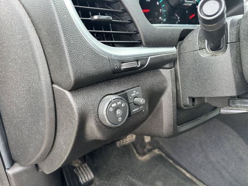 Used 2015 Chevrolet Traverse LT w/ Style and Technology Package FWD image 19