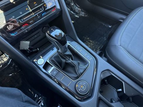 Certified 2025 Volkswagen Taos SE image 22