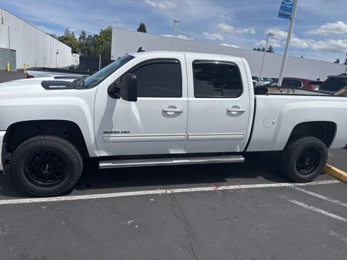 Used 2013 Chevrolet Silverado 2500 LT w/ Z71 Appearance Package AWD/4WD image 16