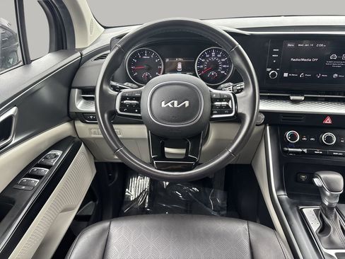 Used 2024 Kia Carnival LX image 13