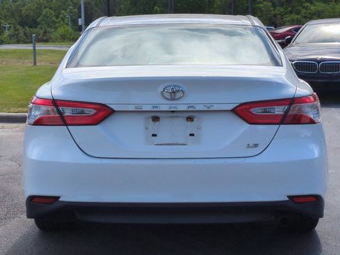Used 2018 Toyota Camry LE image 9