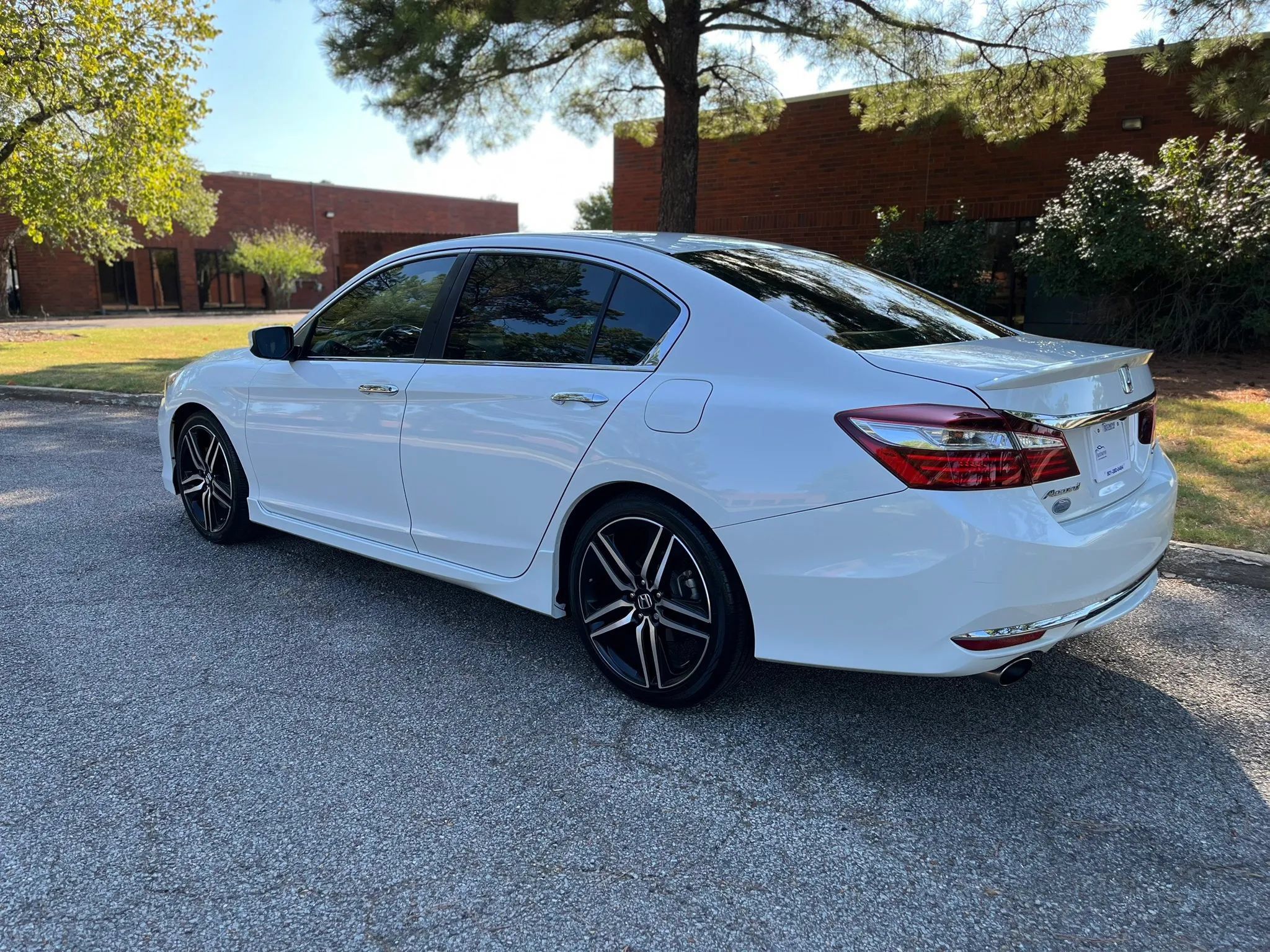 Used 2017 Honda Accord Sport image 3