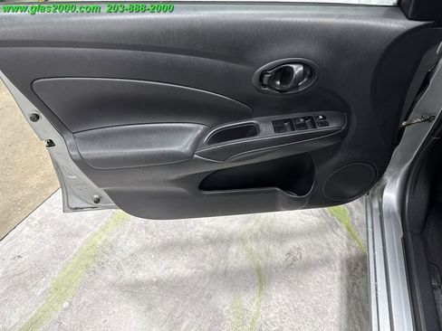 Used 2012 Nissan Versa SV image 21