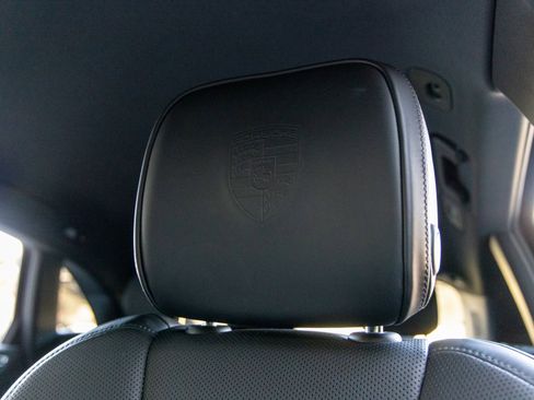 Certified 2024 Porsche Macan image 27