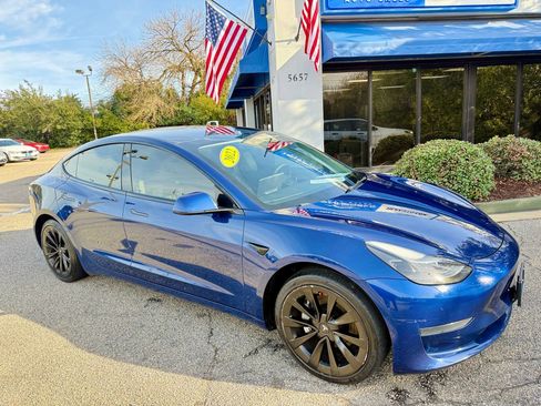 Used 2022 Tesla Model 3 Standard Range image 10