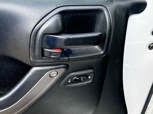 Used 2017 Jeep Wrangler Unlimited Sport image 19