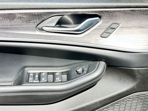 Used 2024 Jeep Grand Cherokee L Limited w/ Black Appearance Package AWD/4WD image 15