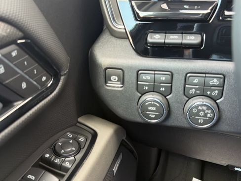 Used 2026 Chevrolet Silverado 2500 ZR2 w/ LPO, Dark Essentials Package AWD/4WD image 21