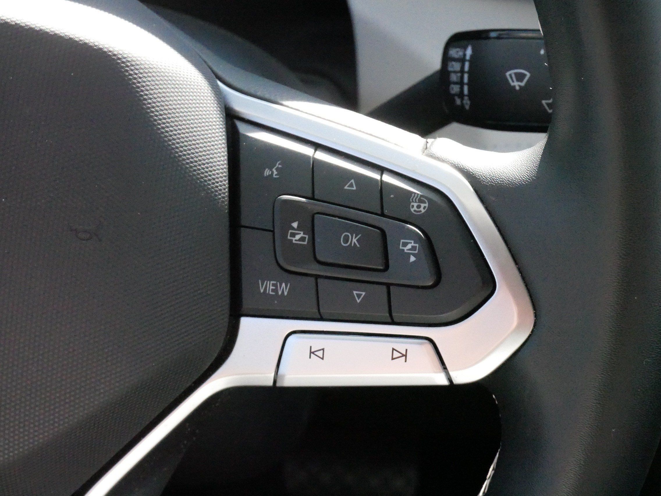 Certified 2025 Volkswagen Taos SEL AWD/4WD image 26