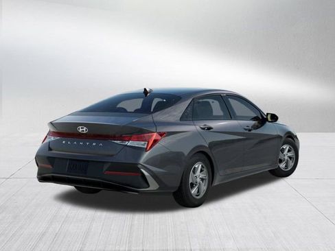 New 2026 Hyundai Elantra SE FWD image 4