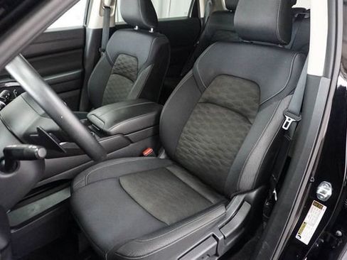 Used 2024 Nissan Pathfinder S AWD/4WD image 9