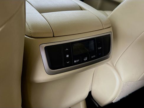 Used 2015 Toyota Highlander XLE image 27