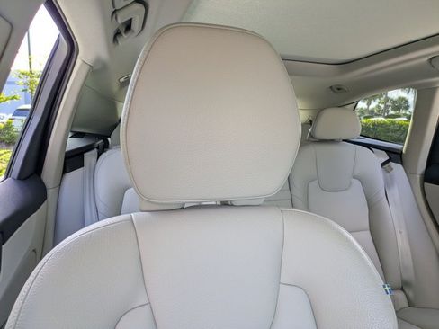 Used 2019 Volvo XC60 T5 Momentum FWD image 15