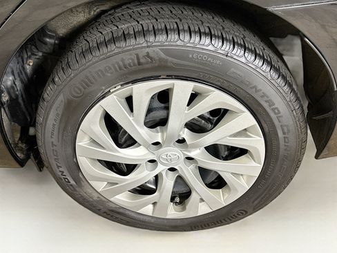 Used 2017 Toyota Corolla LE w/ Carpet Mat Package (TMS) FWD image 11